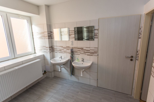 Sportovcům v tělocvičně slouží rekonstruované sociální zařízení, obci na opravu přispěl kraj