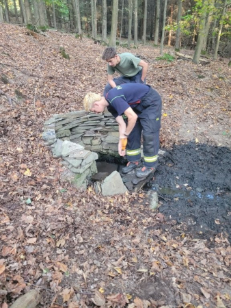 Nové odpočinkové místo a obnovená studánka pod Kostelním lesem